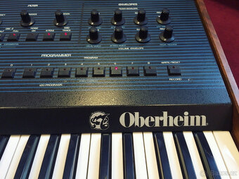 Oberheim OB-8 - Vintage syntezátorová syntezátorová klávesni - 4