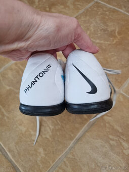 Kopačky - tenisky - sálovky NIKE Phantom vel 38 - 4
