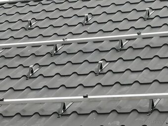 Montážní úchyt pro fotovoltaiku na šikmou plechovou střechu - 4