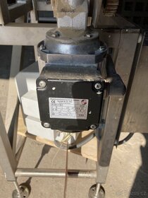 Magnetický detektor kovů v materiálech MESUTRONIC - 4