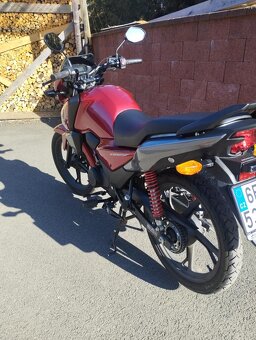 Honda CB125F - 4