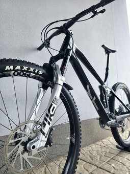 Horské kolo YT IZZO Uncaged 4 Blaze Carbon 2021 29″ - 4