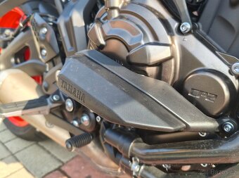 YAMAHA MT-07 - 4