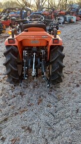 malotraktor Kubota B1-15 4x4 s čelním nakladačem - 4