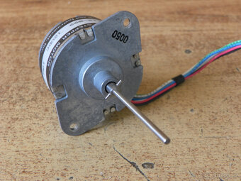 Krokový motor lineární aktuátor HAYDON 46362, rozsah 50 mm - 4