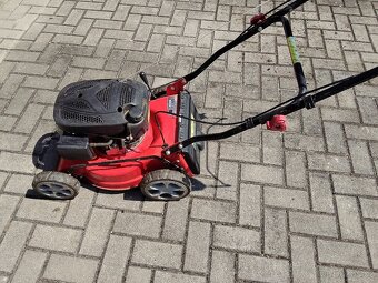 Prodám benzínovou sekačku Hecht - 4