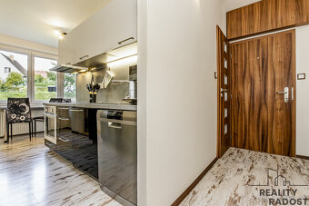 Kompletně zařízený byt 3+1 s lodžií v klidné části Vyššího B - 4