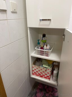 Bílá skříňka vysoká-lesk--NOVÁ - 4