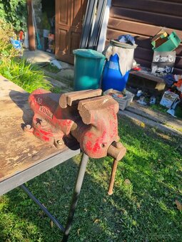 stůl se svěrákem - 4