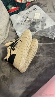 Prodám velmi krásné a teplé zimní tenisky–kotníkové boty - 4