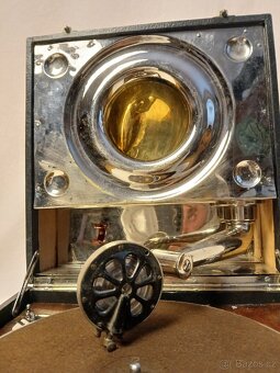 Starožitný kufříkový gramofon - 4