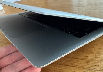 MacBook Air JAKO NOVÝ - 4