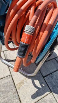 Gardena hadicový vozík s hadicí 20m a postřikovačem - 4
