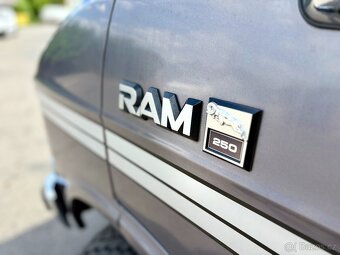 1989 Dodge B-250 RAM VAN Bivouac Conversion | PERFEKTNÍ STAV - 4