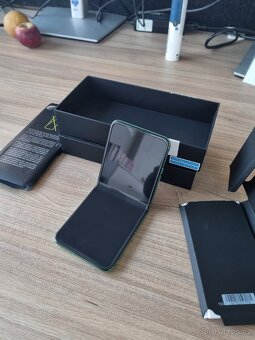 Motorola Razr 60 Pantone Spring - 4