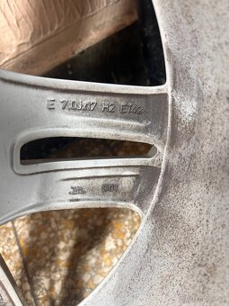 Prodám ALU KOLA 17 Audi originál - 4