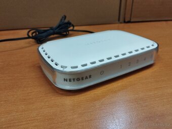 Switch NETGEAR FS605 v3 5-port - 4