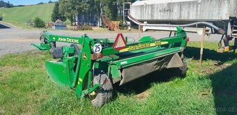 Žací mačkač John Deere 535 - 4
