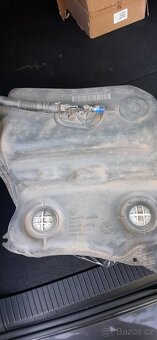 nádrž adblue vw passat b8 - 4