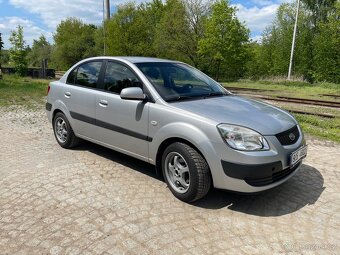 Kia Rio II sedan - 4