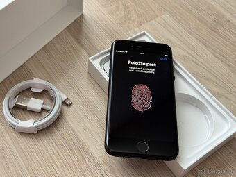 Apple iPhone SE 2. Generace 64Gb - Černý - 4