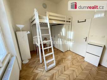 Pronájem 1+kk 22m2 P5 Smíchov zařízený po rekonstrukci cihla - 4