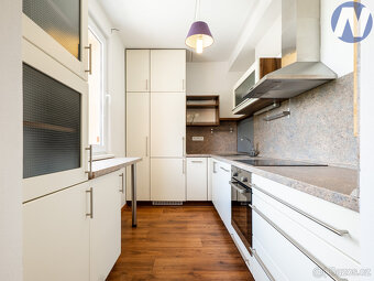 Prodej bytu 3+1+balkón, 74 m2, Sídliště SNP, Lhenice - 4