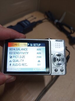 PANASONIC LUMIX DMC-FX7 - 4
