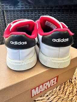 Dětské tenisky Adidas z kolekce Marvel Spiderman - 4