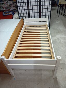 Prodám hezkou postel z masivu 90 x 200 cm - 4