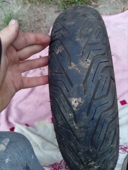 2008 Suzuki burgman 200 zadní kolo  130/70/12 - 4