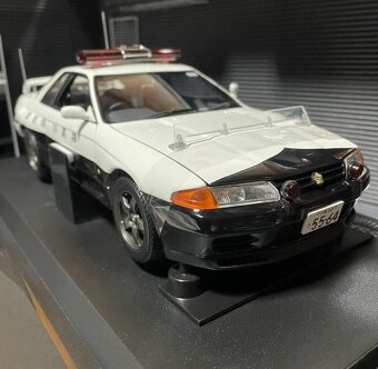 Nissan skyline r32 kyosho 1:18 - 4