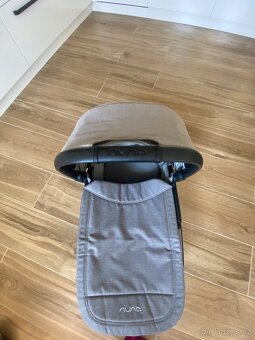 Hluboká korba Nuna Demi Grow - 4