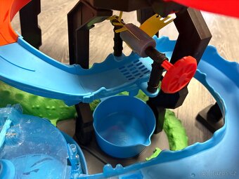 Hot Wheels City automyčka s aligátorem - 4