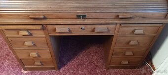 Psací stůl s roletkou - 4