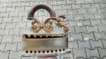 Stará atypická žehlička "Drak" do sbírky, dekorace. - 4
