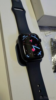 Apple Watch Series 8 45mm GPS BLACK, komplet balení - 4