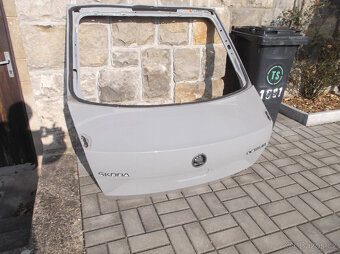 ŠKODA OCTAVIA 3 DVEŘE 5 I BOČNÍ-VÍKO KUFRU-SVĚTLA-NÁRAZNÍKY - 4