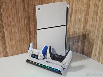 MULTIFUNKČNÍ NABÍJECÍ RGB STOJAN S CHLAZENÍM PRO PS5 SLIM - 4