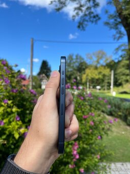 iPhone 15 Pro 128 GB Modrý titan, v jako novém stavu - 4