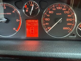 Peugeot 407sw 2.0 hdi - 4