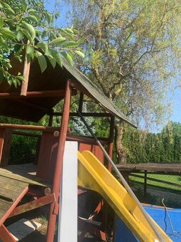 Domeček se skluzavkou a houpačkou - 4