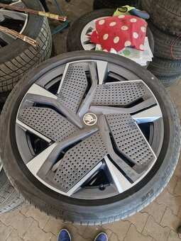 Originál kola Škoda Enyaq 255/40/R21 - 4