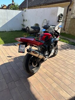 Yamaha r1 - 4
