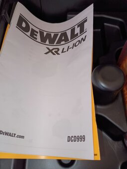 Vrtačka DeWalt DCD999N s baterií - 4