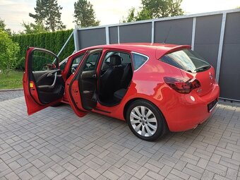 Benzínová Opel Astra 74066km... rok 2010 - 4