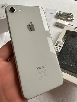 Mobilní telefon Apple iPhone 8 64GB - 4