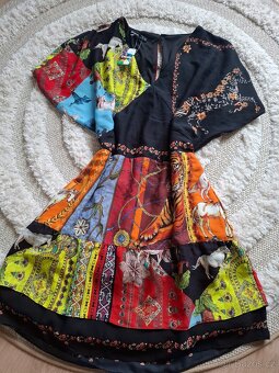Barevné šaty Desigual - 4