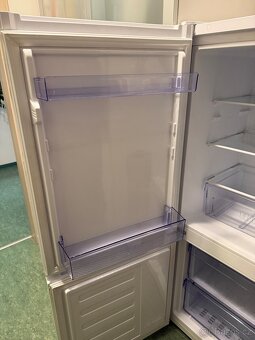 Lednice s mrazákem Beko - 4