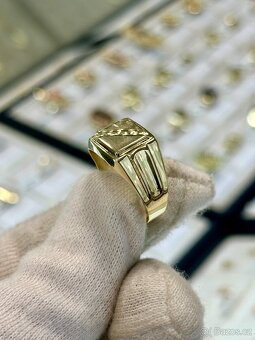 Zlatý prsten 2,94g - 4